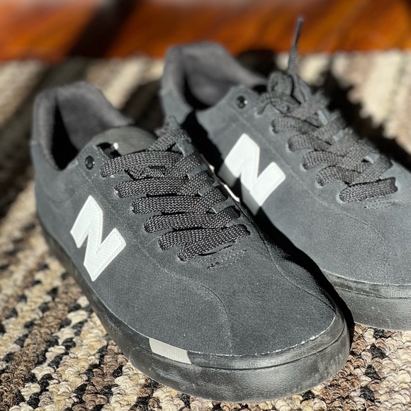 New Balance - Picture 4 of 8